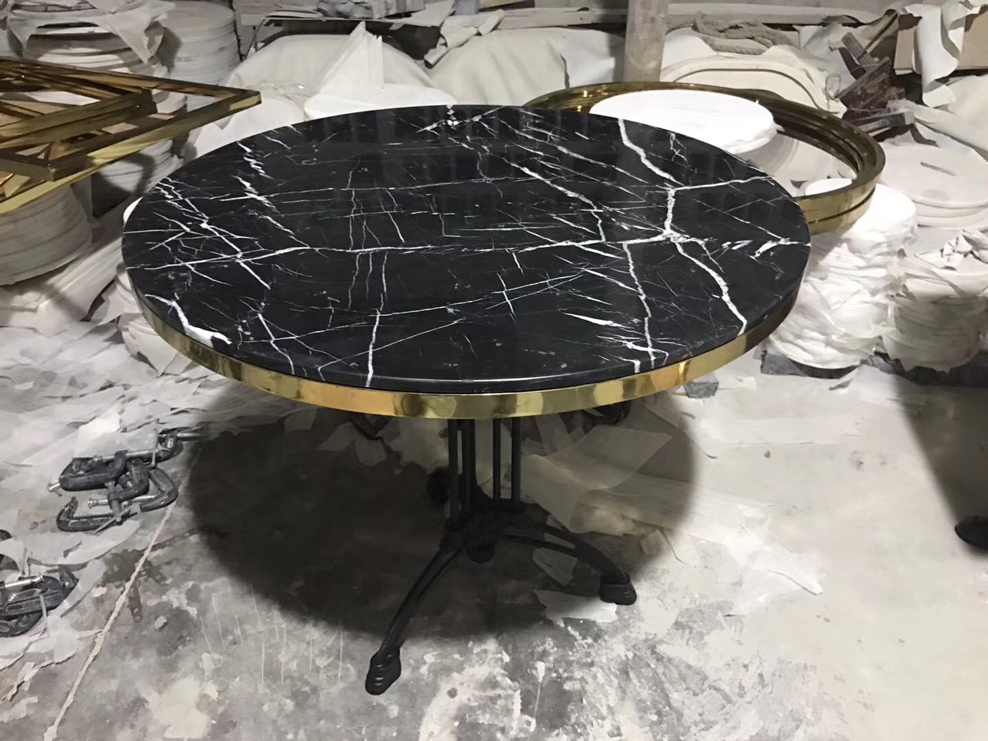 round kitchen table with marble tops